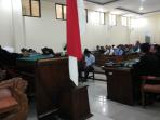 sidang-mahasiswa-pencuri-alat-peraga-kampanye_20151109_144648.jpg