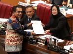 sidang-paripurna-dpr-ri-sahkan-ruu-kesehatan-menjadi-uu_20230711_170453.jpg
