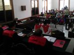 sidang-pembunuhan-guru-olahraga-tatang-wiganda_20170321_141135.jpg