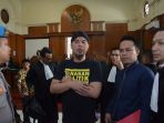 sidang-perdana-ahmad-dhani-di-pn-surabaya_20190207_140421.jpg