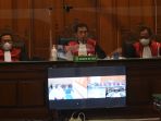 sidang-perdana-tragedi-kanjuruhan-di-pn-surabaya_20230116_173637.jpg