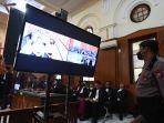 sidang-perdana-tragedi-kanjuruhan-di-pn-surabaya_20230116_173639.jpg