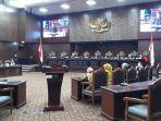 sidang-uji-materi-yang-digelar-di-ruang-sidang-lantai-2-gedung-mk-ja.jpg