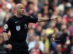 sikap-wasit-anthony-taylor-selama-pertandingan-sepak-bola-liga-inggris.jpg