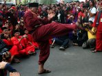 silat-betawi-di-car-free-day_20150615_144224.jpg