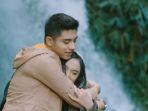simak-chord-gitar-dan-lirik-lagu-dibanding-dia-ciptaan-jeje-govinda-yang-dipopulerkan-oleh-lyodra.jpg