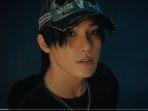 simak-lirik-lagu-dan-terjemahan-wait-milik-dino-seventeen.jpg