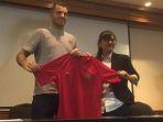 simon-mcmenemy-saat-diresmikan-pssi.jpg