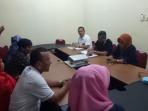 simpatisan-salah-satu-bapaslon-datangi-kantor-kpu-pekanbaru_20161002_220717.jpg