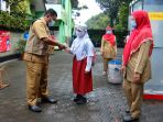simulasi-pembelajaran-tatap-muka-di-sdn-baros-mandiri-4-cimahi_20210525_232545.jpg