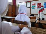 simulasi-pembelajaran-tatap-muka-di-sdn-cimahi-mandiri-2_20210526_104022.jpg