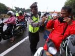 simulasi-persiapan-psbb-bandung-raya-di-cek-poin-gerbang-tol_20200421_230020.jpg