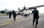 simulasi-personel-satuan-bravo-90-anti-teror-paskhas-tni-au_20141128_134116.jpg