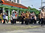 simulasi-tanggap-bencana-sejumlah-orang-keluar-dari-gedung-setda-sukoharjo-selasa-304.jpg