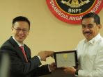 singapura-tingkatkan-kerjasama-penanggulangan-terorisme-dengan-bnpt_20180409_185121.jpg