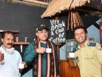 singgah-di-warung-bumdes-gus-jazil-rasa-kopi-ende-sangat-khas.jpg