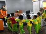 siswa-paud-cerdas-ceria-kota-malang-belajar-di-kantor-pos_20230125_145655.jpg