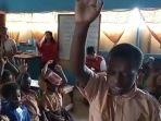 siswa-sd-di-papua-berdoa-saat-gempa.jpg