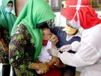 siswa-sd-di-surabaya-ikuti-bulan-imunisasi-anak-sekolah_20201015_161423.jpg