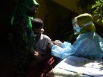 siswa-sd-di-surabaya-ikuti-bulan-imunisasi-anak-sekolah_20201015_161449.jpg