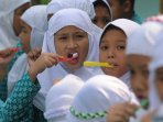 siswa-sd-masjid-syuhada-lakukan-sikat-gigi-bersama_20160322_083857.jpg