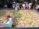 siswa-sd-peringati-hari-pahlawan_20151110_151640.jpg