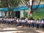 siswa-siswi-smk-26-jakarta-menunggu-kedatangan-anies-s_20180630_103040.jpg