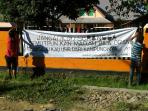 siswa-sman-1-galesong-utara-demo-karena-ayahnya-dimutasi_20160425_112407.jpg