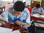siswa-smk-latihan-merakit-produk-elektronik_20160419_164356.jpg