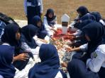 siswa-smp-diajak-ziarah-wisata-mengenal-pahlawan_20150827_152401.jpg