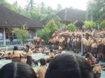 siswa-smpn-1-selemadeg-barat-kesurupan_20180907_094717.jpg