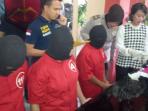 siswi-sma-dan-dua-pria-hidung-belang-diamankan_20151118_052323.jpg