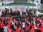 siti-atikoh-ikut-senam-bersama-ribuan-ibu-di-acara-konsolidasi-perempuan-pendukung-ganjar.jpg
