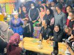 siti-atikoh-suprianti-di-sekitaran-alun-alun-wisata-batu.jpg