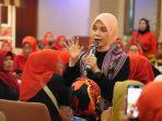 siti-atikoh-surpiyanti-saat-berdialog-dengan-ibu-ibu-bamusi-dan-majelis-taklim-se-sulawesi-utara.jpg