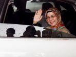 siti-nur-azizah-kunjungi-kantor-tribunnews_20191122_180029.jpg