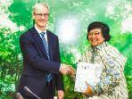 siti-nurbaya-saat-melakukan-pertemuan-bilateral-dengan-wakil-menteri-luar-negeri-norwegia.jpg