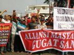 situasi-demonstrasi-di-bundaran-ringin-contong.jpg