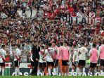 situasi-di-lapangan-di-stadion-monumental-river-plate.jpg