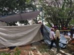 situasi-di-pemakaman-ma-saat-dilakukan-otopsi-di-tpu-kedondong_20170809_171342.jpg
