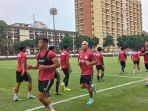 skuad-bhayangkara-fc-saat-menjalani-latihan-resmi-jelang-menghadapi-pss-sleman-di-stadion-ptik.jpg
