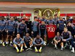 skuad-manchester-united-terlihat-merayakan-pencapaian-700-gol-cristiano-ronaldo.jpg
