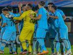 skuad-persela-lamongan-melakukan-tos-bersama-sebelum-melanjutkan-laga-kontra-malut-united.jpg