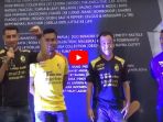 skuad-sriwijaya-fc-jadi-model-dadakan-palembang-fashion-week-2018_20180323_115247.jpg