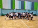 skuad-timnas-basket-indonesia-dan-staff-kepelatihan-saat-ditemui-di-gbk-arena.jpg