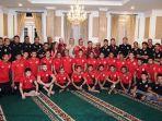 skuat-persija-jakarta-saat-menghadiri-hal-bihalal-dengan-anies-baswedan.jpg