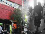 slamet-mahmud-juragan-pakaian-di-pasar-kapasan-surabaya-setelah-dibacok-dua-pria.jpg