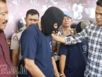 slamet-subagijo-diinterogasi-kasat-reskrim-polres-trenggalek-akp-sumi-andana_20180412_120911.jpg