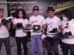 slank-luncurkan-produk-sepatu-bernama-slanked_20180524_100752.jpg