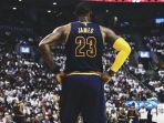 small-forward-cleveland-cavaliers-lebron-james_20170508_130810.jpg
